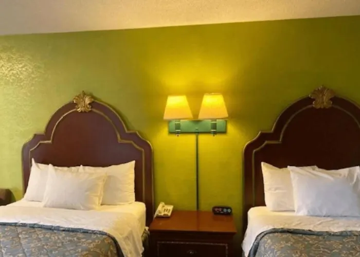 Travelodge By Wyndham Sellersburg