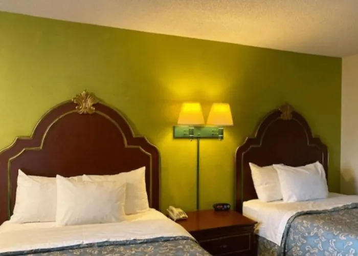 Travelodge By Wyndham Sellersburg